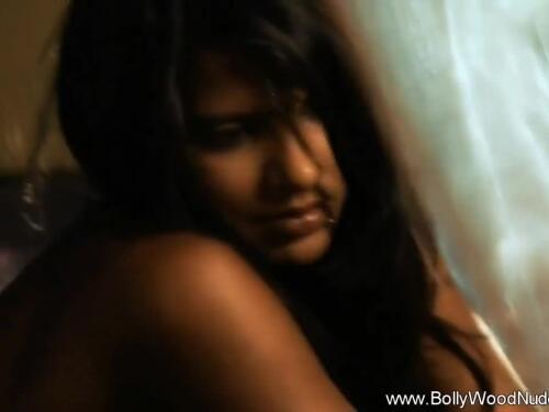 Delhi Girl Shows Her Tits